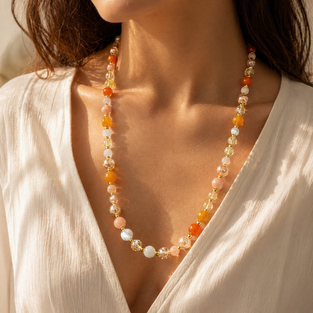 Collana Pastello con perle in vetro di Murano, indossata